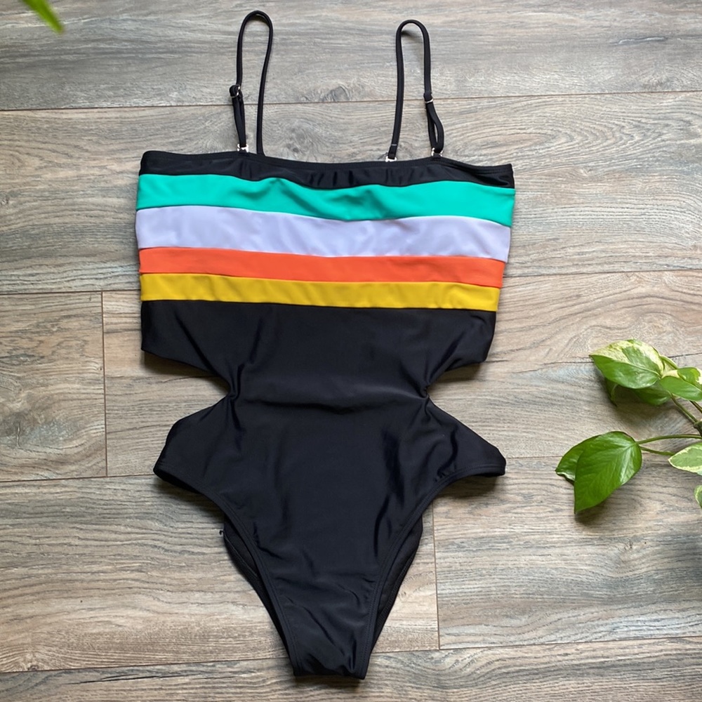 New one piece medium swimsuit with side cutouts